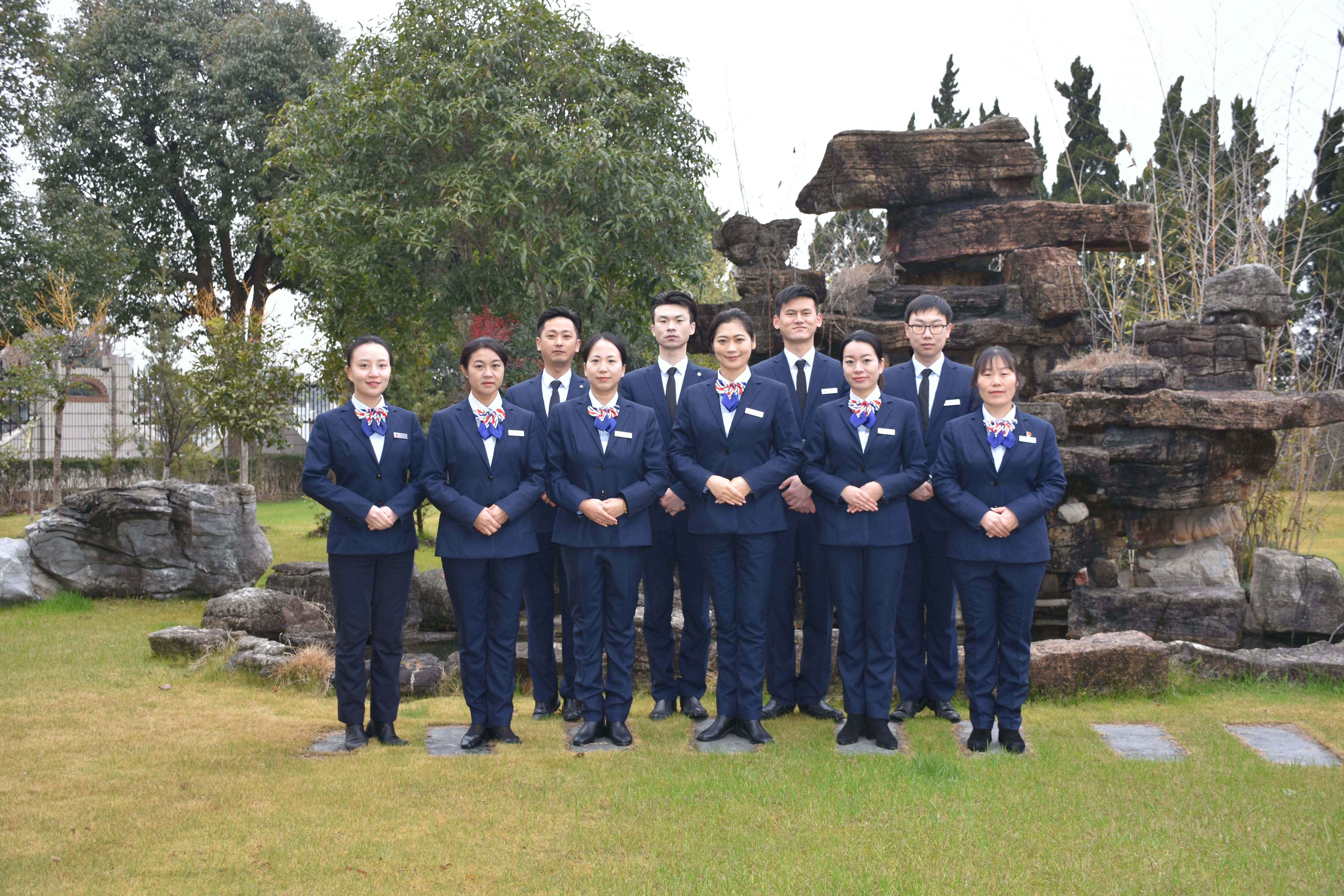 0227_230213_283.jpg 上海会青浦区殡仪馆“孝情驿站”礼仪服务组集体照-1.jpg